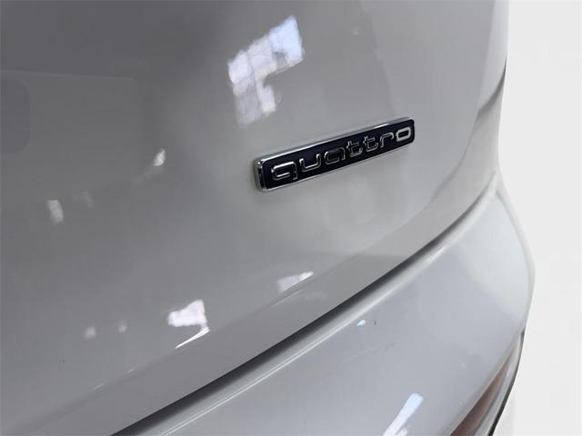 Photo of 2022 Ibis White Audi Q5