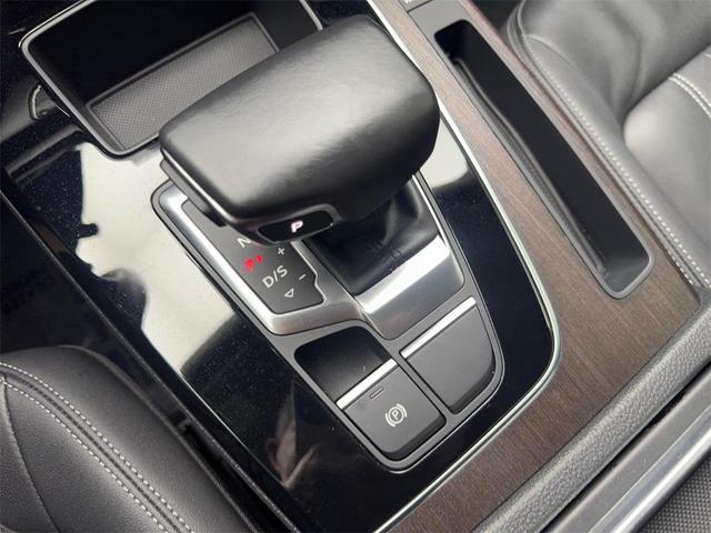 Photo of 2022 Ibis White Audi Q5