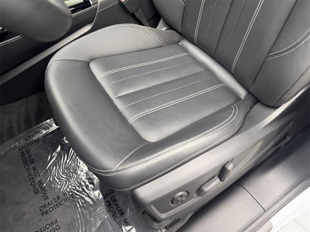 Photo of 2022 Ibis White Audi Q5
