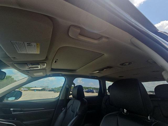 Photo of 2025 Everlasting Silver Kia Telluride