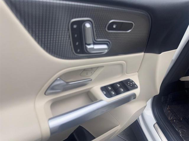 Photo of 2020 White Mercedes-Benz GLB 250