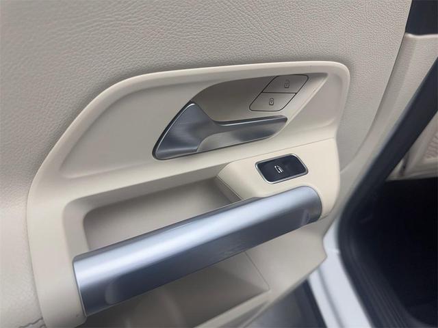 Photo of 2020 White Mercedes-Benz GLB 250