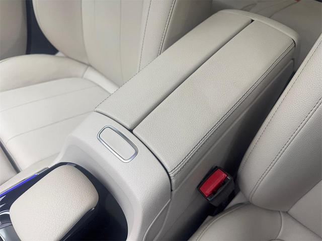 Photo of 2020 White Mercedes-Benz GLB 250
