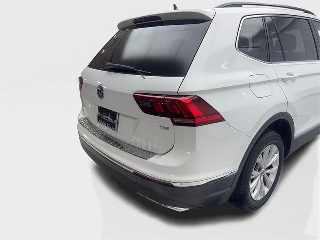 Photo of 2018 Deep Black Pearl Metallic Volkswagen Tiguan