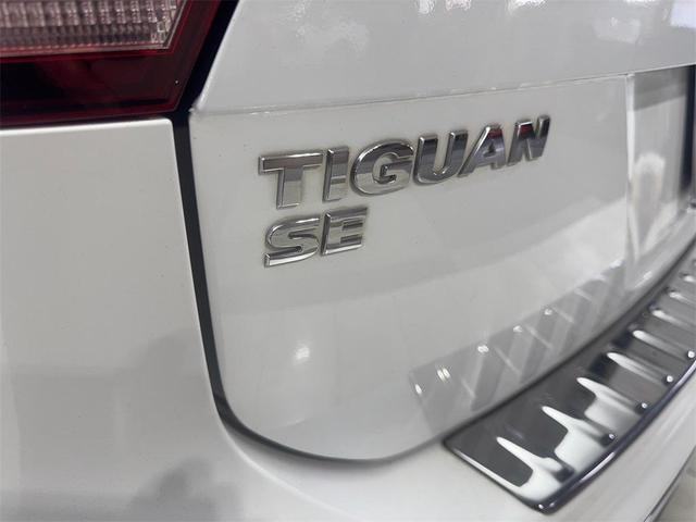 Photo of 2018 Deep Black Pearl Metallic Volkswagen Tiguan