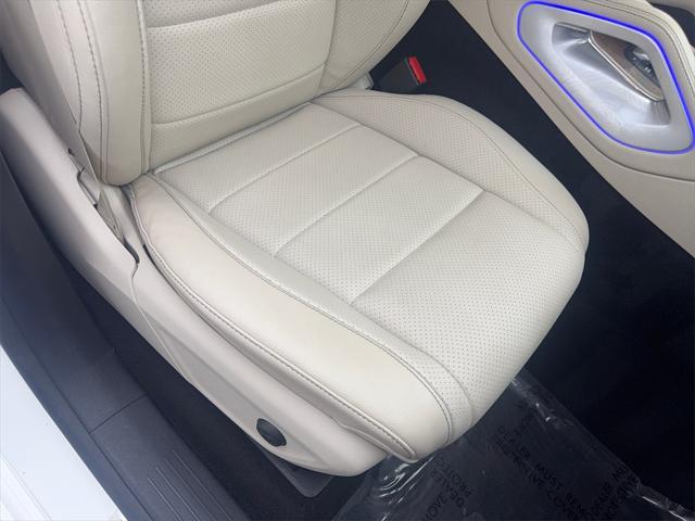 Photo of 2022 White Mercedes-Benz GLE 350