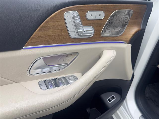 Photo of 2022 White Mercedes-Benz GLE 350