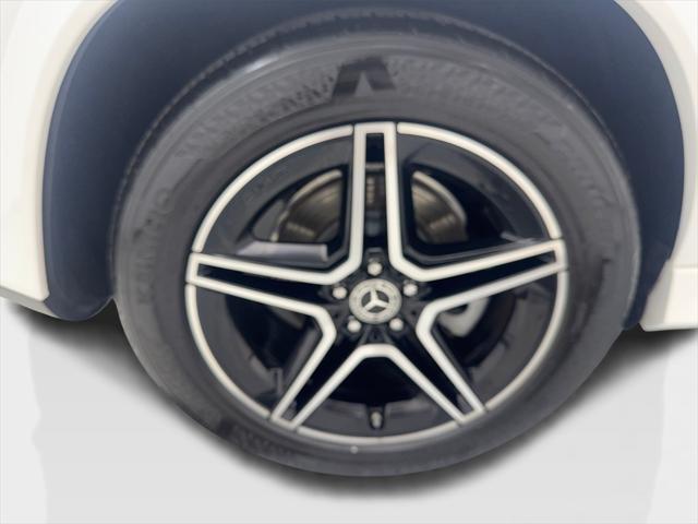 Photo of 2022 White Mercedes-Benz GLE 350