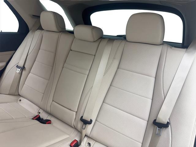 Photo of 2022 White Mercedes-Benz GLE 350