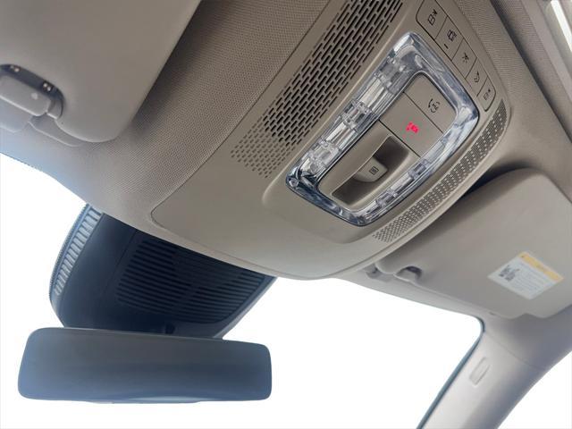Photo of 2022 White Mercedes-Benz GLE 350