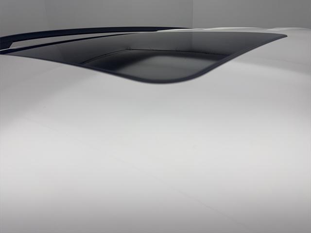 Photo of 2022 White Mercedes-Benz GLE 350