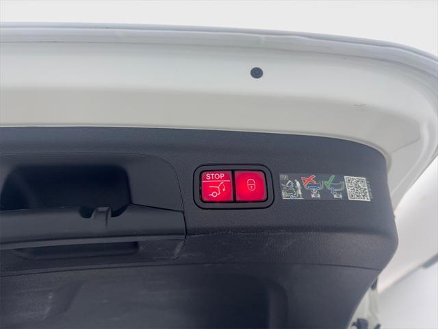 Photo of 2022 White Mercedes-Benz GLE 350