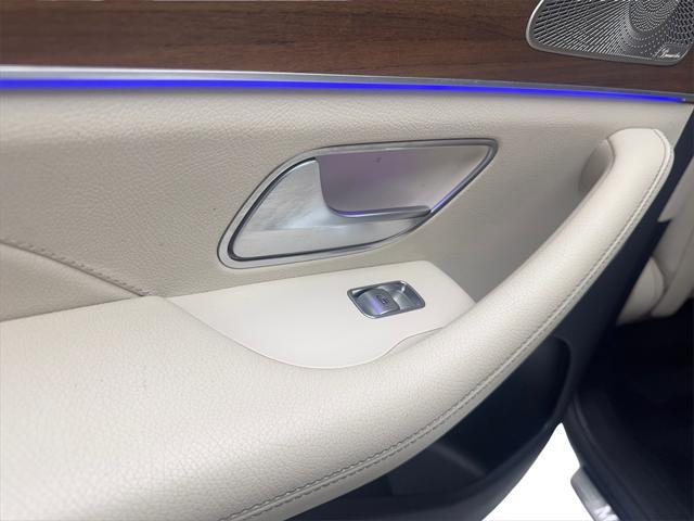 Photo of 2022 White Mercedes-Benz GLE 350