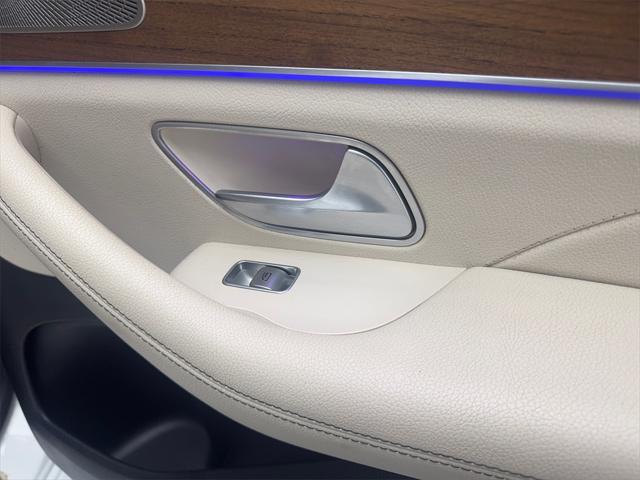 Photo of 2022 White Mercedes-Benz GLE 350