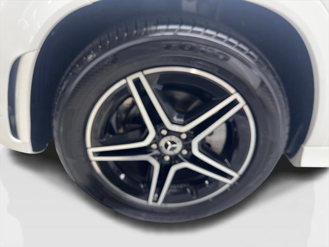 Photo of 2022 White Mercedes-Benz GLE 350