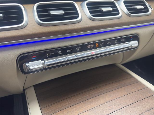 Photo of 2022 White Mercedes-Benz GLE 350