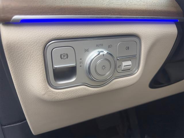 Photo of 2022 White Mercedes-Benz GLE 350