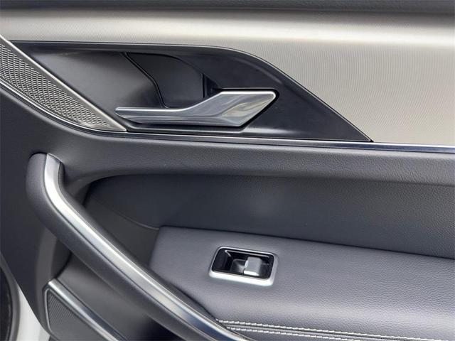 Photo of 2024 White Jaguar F-PACE