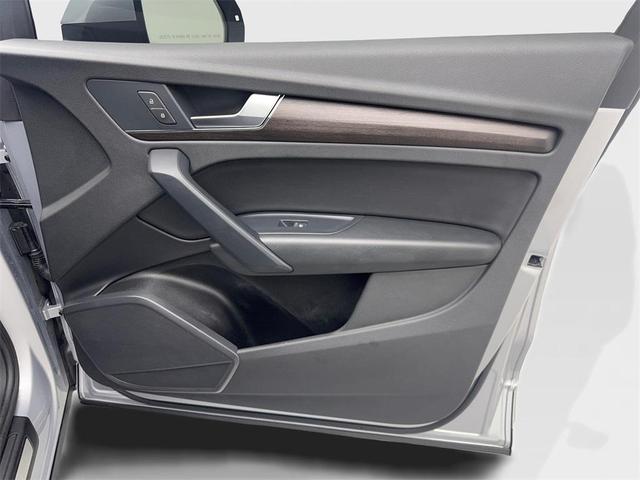 Photo of 2022 Silver Metallic Audi Q5