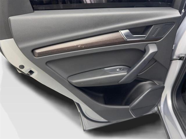 Photo of 2022 Silver Metallic Audi Q5