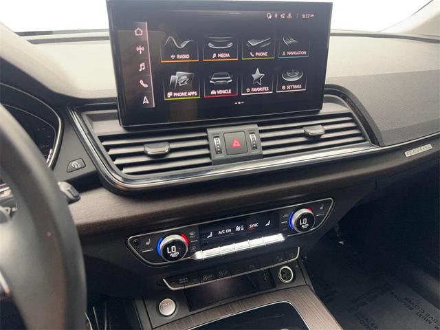 Photo of 2022 Silver Metallic Audi Q5