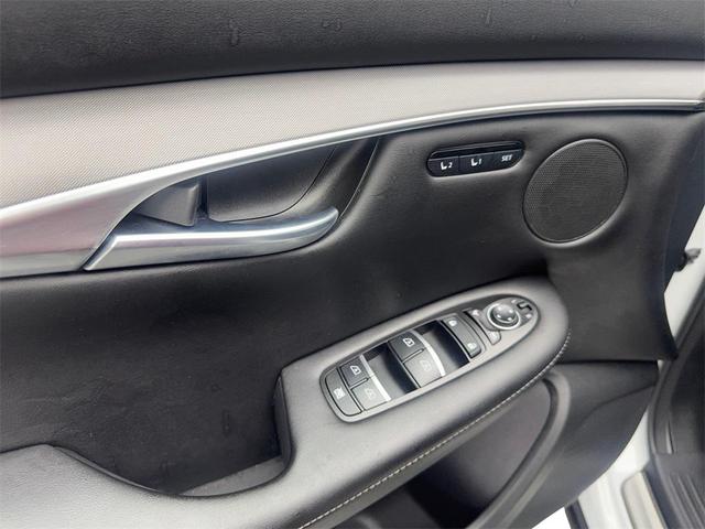 Photo of 2023 Radiant White INFINITI QX50