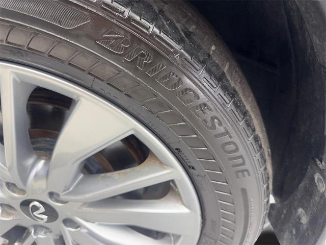 Photo of 2023 Radiant White INFINITI QX50