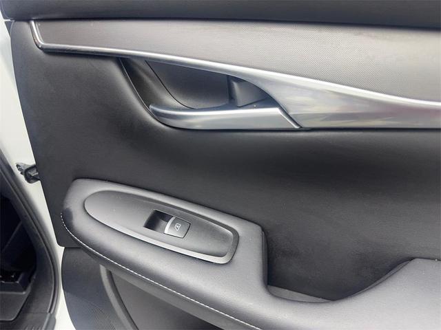 Photo of 2023 Radiant White INFINITI QX50