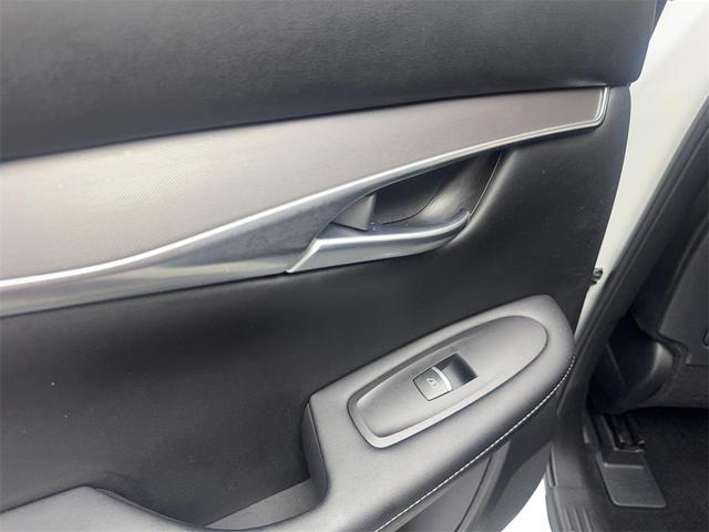Photo of 2023 Radiant White INFINITI QX50