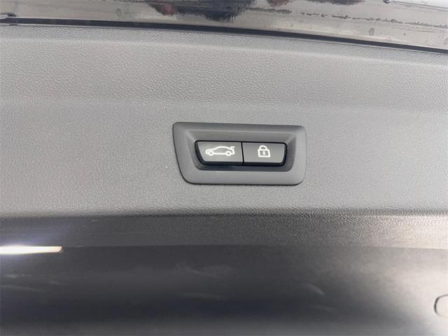Photo of 2022 Jet Black BMW X3