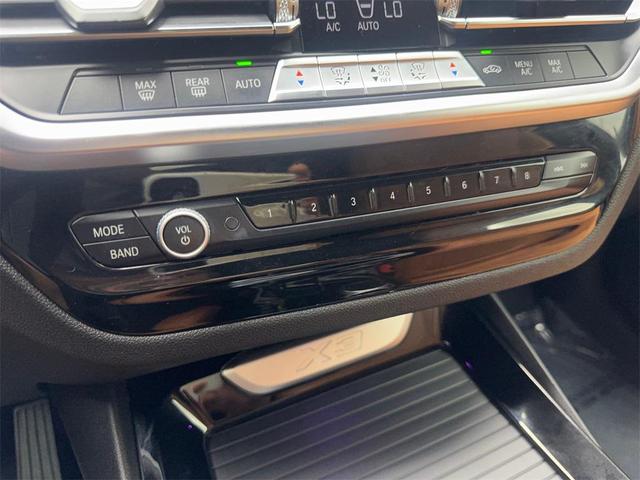Photo of 2022 Jet Black BMW X3