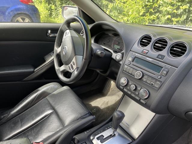 Photo of 2009 Super Black Clearcoat Nissan Altima