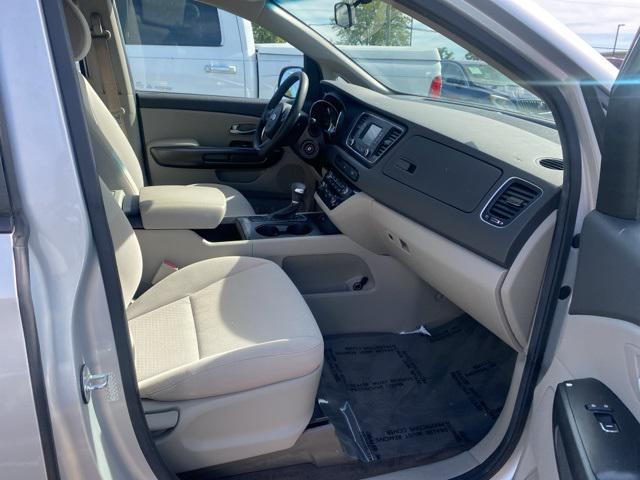 Photo of 2017 Bright Silver Kia Sedona