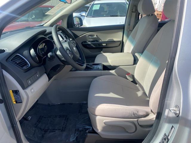 Photo of 2017 Bright Silver Kia Sedona