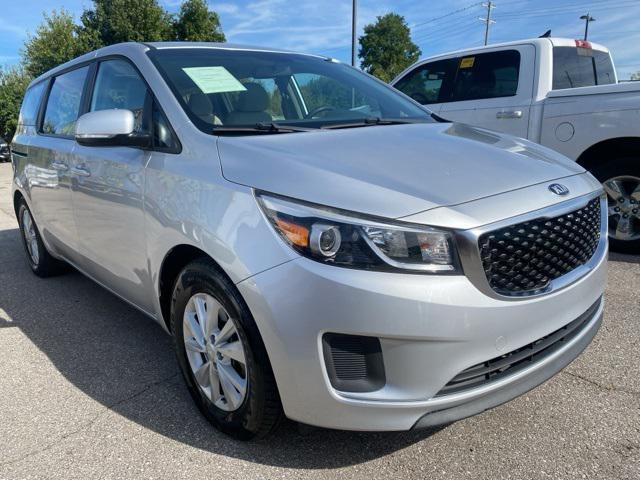 Photo of 2017 Bright Silver Kia Sedona