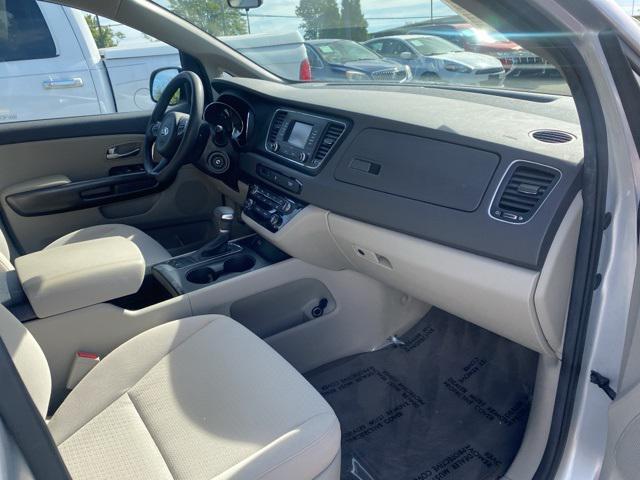 Photo of 2017 Bright Silver Kia Sedona
