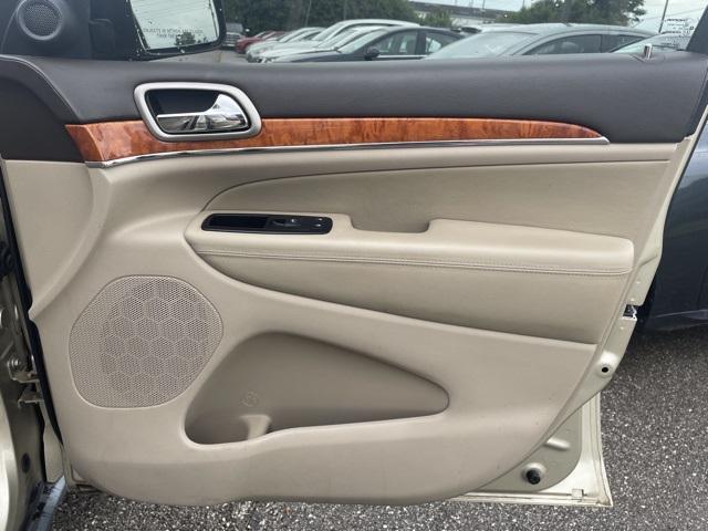 Photo of 2011 White Gold Clearcoat Jeep Grand Cherokee