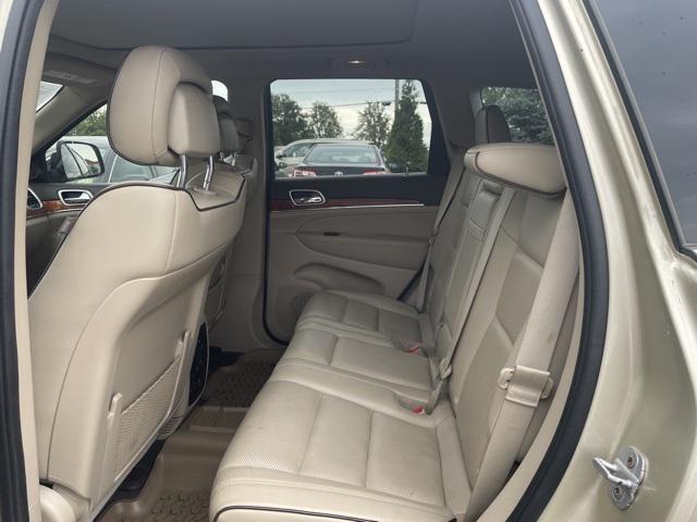 Photo of 2011 White Gold Clearcoat Jeep Grand Cherokee