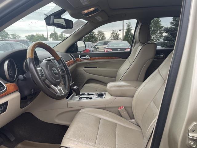 Photo of 2011 White Gold Clearcoat Jeep Grand Cherokee
