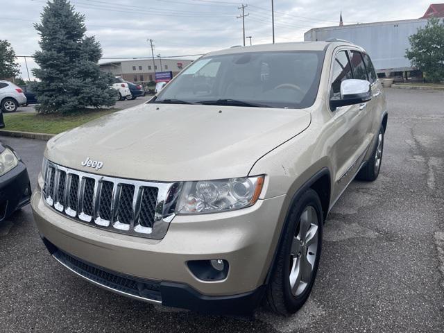 Photo of 2011 White Gold Clearcoat Jeep Grand Cherokee