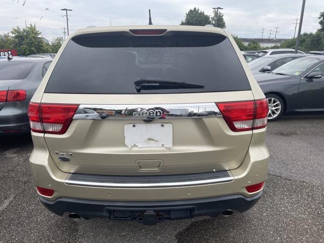 Photo of 2011 White Gold Clearcoat Jeep Grand Cherokee