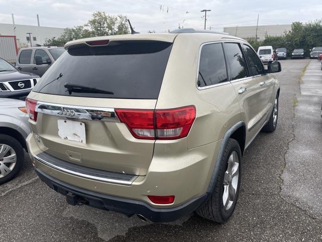 Photo of 2011 White Gold Clearcoat Jeep Grand Cherokee
