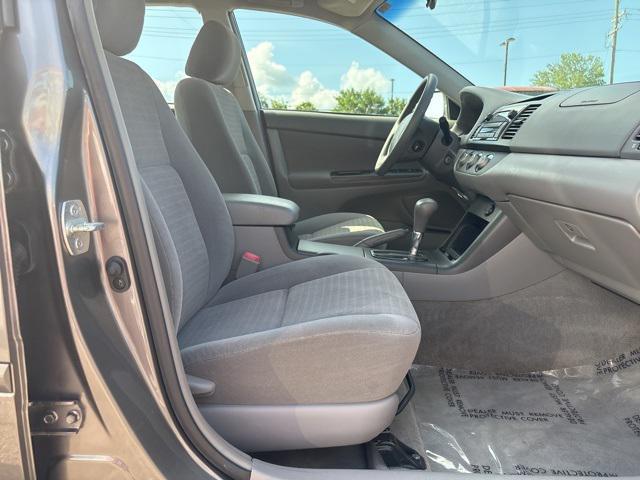 Photo of 2005 Phantom Gray Pearl Toyota Camry
