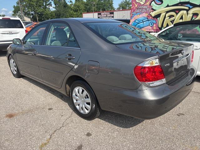 Photo of 2005 Phantom Gray Pearl Toyota Camry