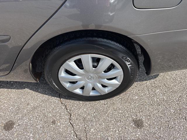 Photo of 2005 Phantom Gray Pearl Toyota Camry