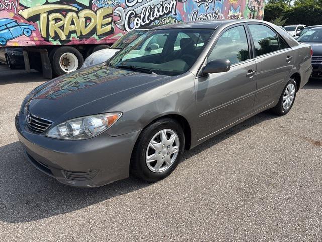 Photo of 2005 Phantom Gray Pearl Toyota Camry