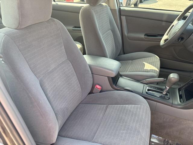 Photo of 2005 Phantom Gray Pearl Toyota Camry