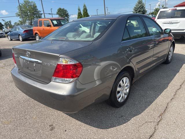 Photo of 2005 Phantom Gray Pearl Toyota Camry