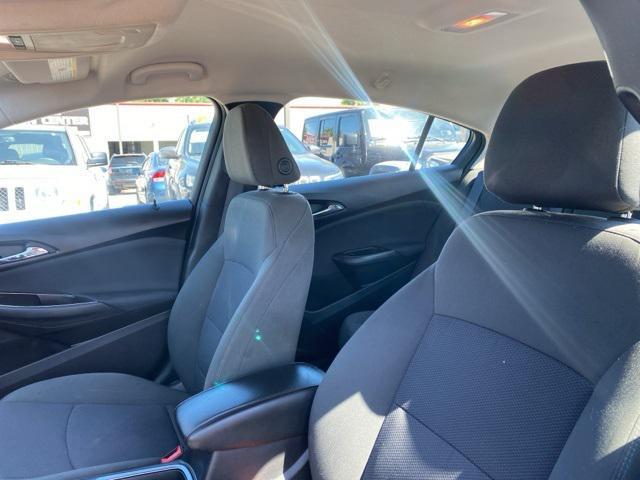 Photo of 2018 Graphite Metallic Chevrolet Cruze