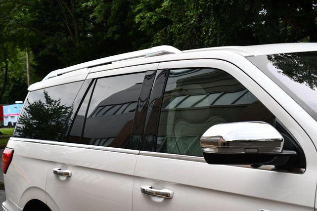 Photo of 2018 White Platinum Metallic Tri-Coat Lincoln Navigator